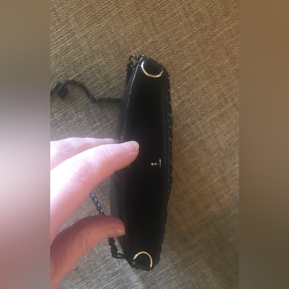 Gorgeous 😍 Tiny Vintage Metal Mesh Small Purse. Metal Swirl Pattern Chain Strap - Picture 9 of 11